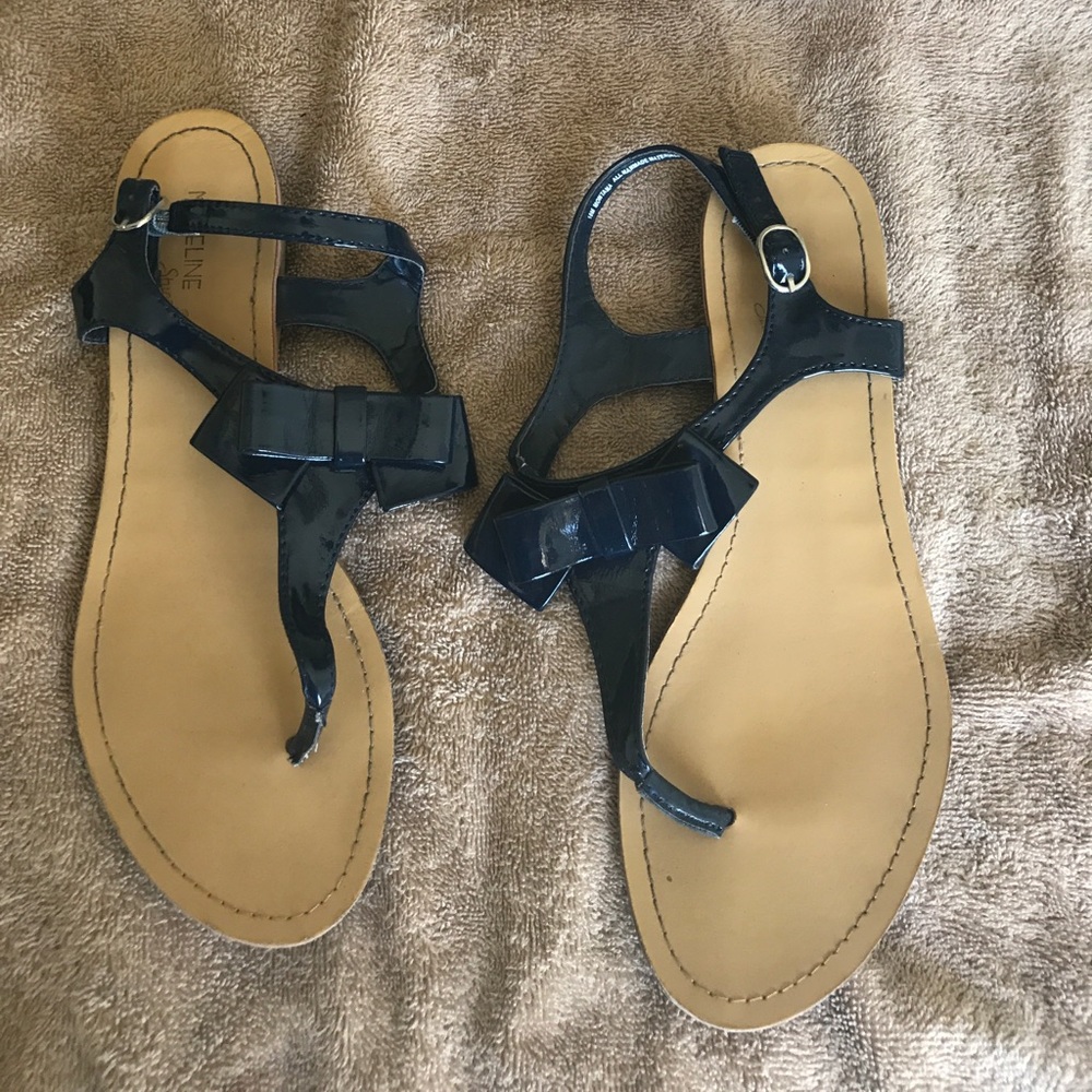Blue bow shoes