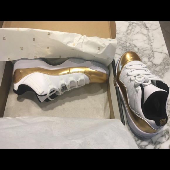 Air Jordan Retro 11 metallic gold size 10 NEW!