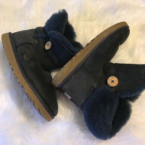•UGGS• Blue Bailey Button 🌟Sunday Sale🌟 - Picture 3 of 8