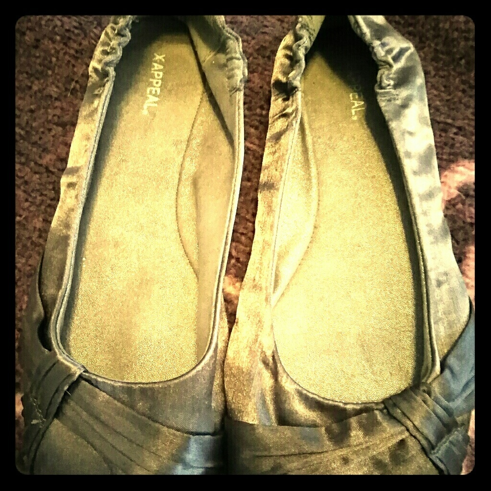 X-apparel Womans Shoes like new size 10