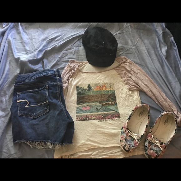 Super cute Obey/ American eagle bundle - Picture 1 of 1