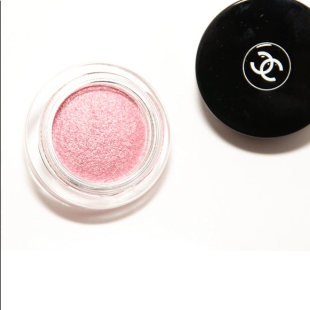 Chanel Illusion D'Ombre Pink 93 eyeshadow