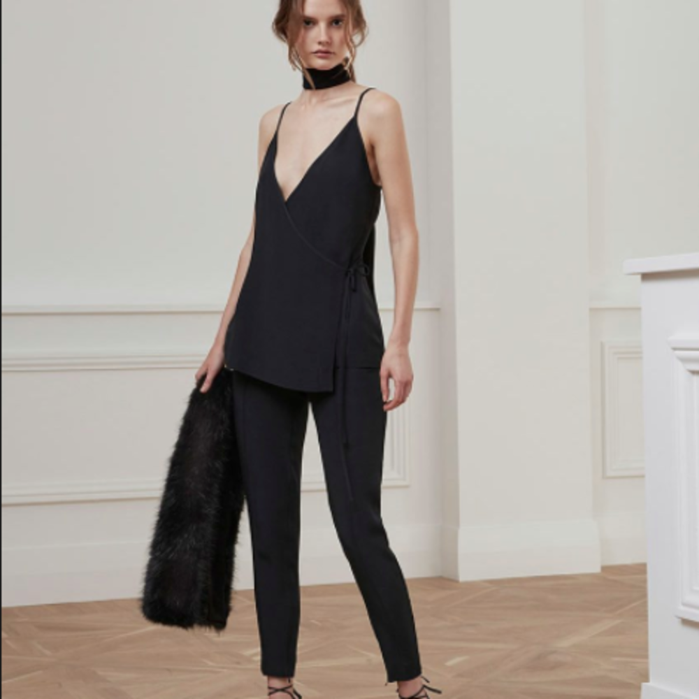 Capture wrap top
