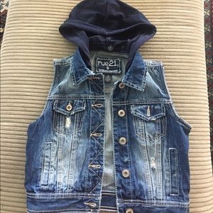 Sleeveless Jean jacket with removable hood