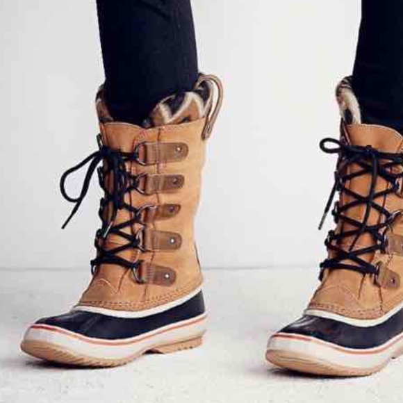 Gorgeous patterned fleece sorel boots - Picture 3 of 3