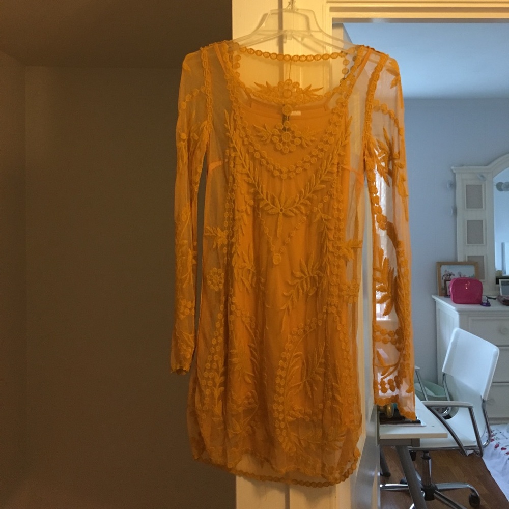 🆕 Beautiful Embroidered Mustard Tunic Dress 👗