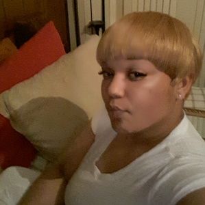 Meet your Posher, Monique