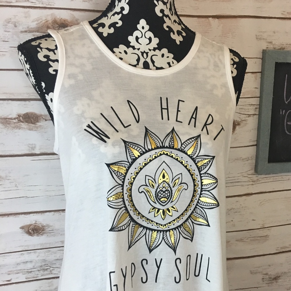 White lace tank Medium "Wild 🐆❤️ Gypsy Soul 🙅🏻"
