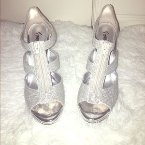 💍 Silver/ Glitter High Heels 💍