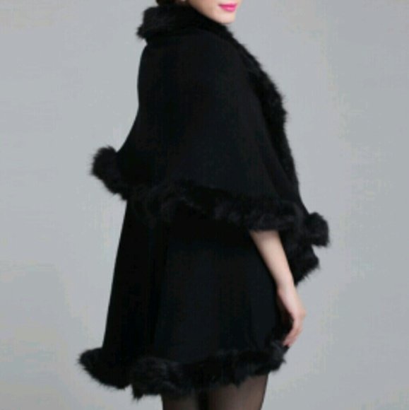 RESTOCKED AUDREY Cape w/ Faux Fur Trim Black - Picture 4 of 4
