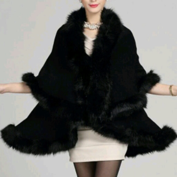 RESTOCKED AUDREY Cape w/ Faux Fur Trim Black - Picture 2 of 4