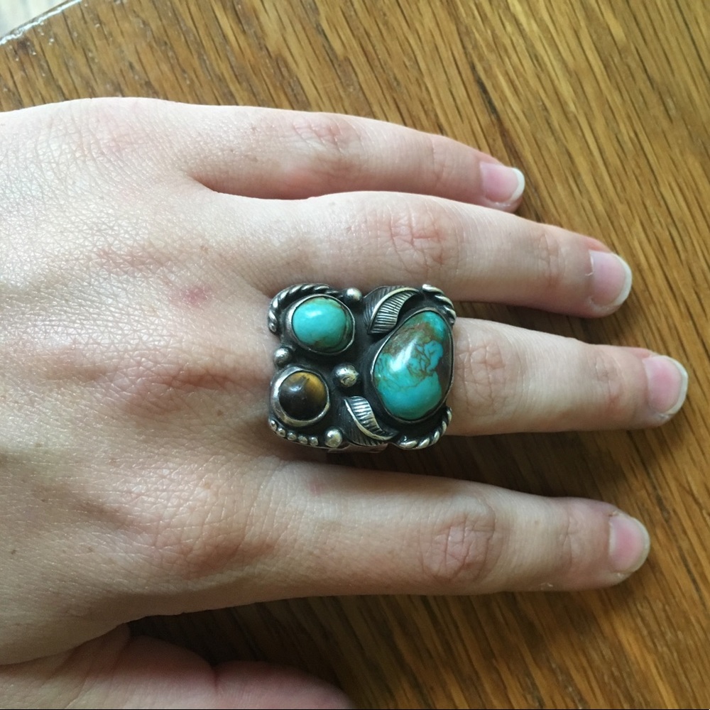 Vintage signed massive ring with turquoise