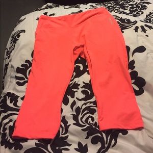 Reebok athletic capri pants/ spandex material