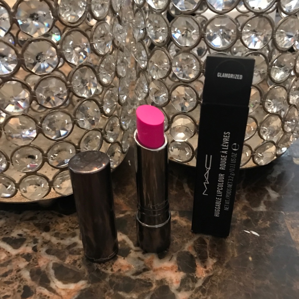 💋MAC Limited Edition "Glamorized" Huggable Lips💋