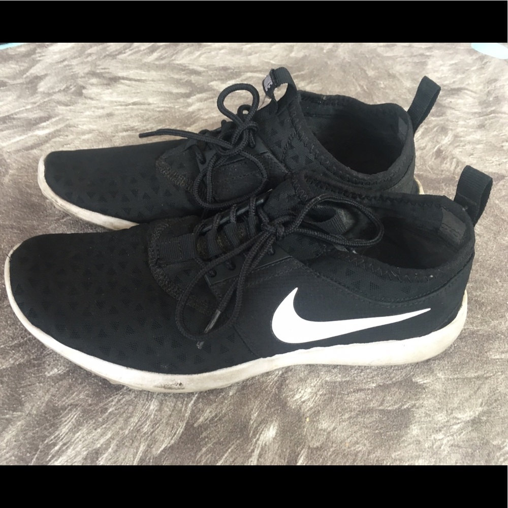 Nike Women's Juvenate Sneaker