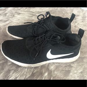 Nike Women's Juvenate Sneaker