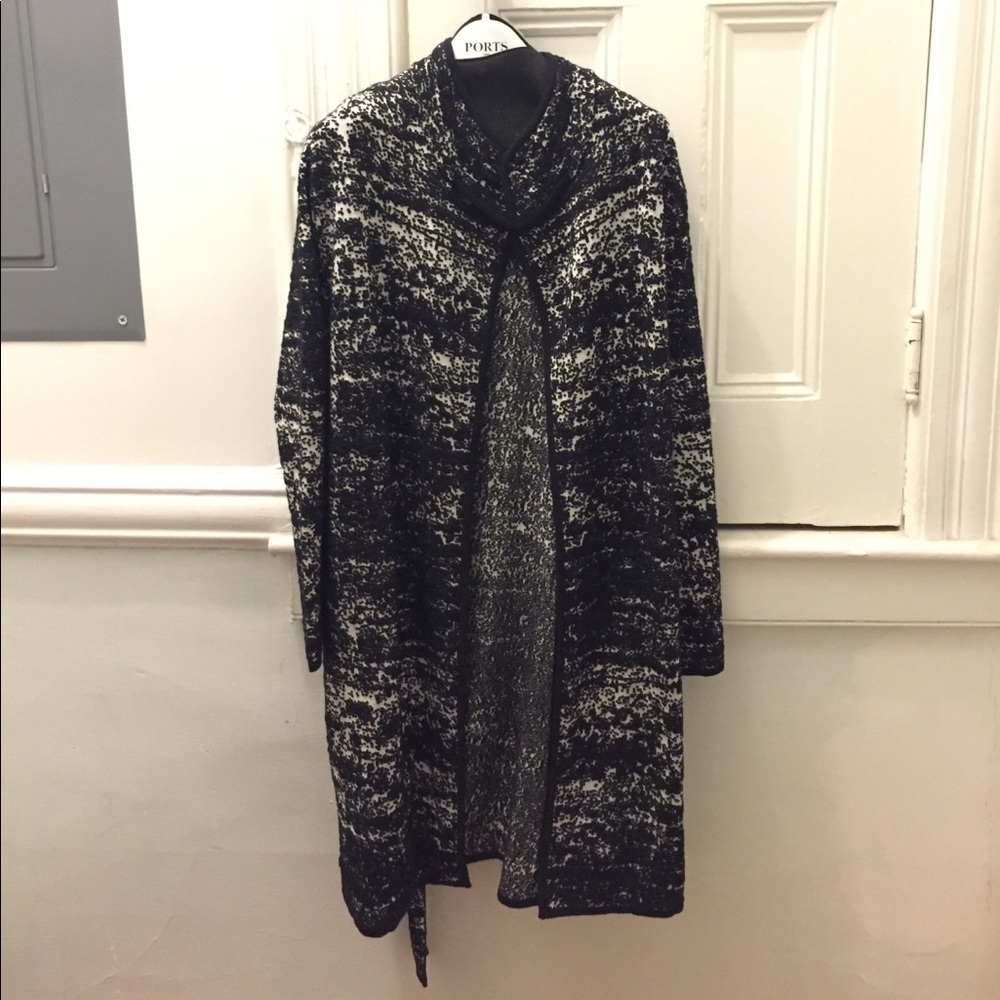 Ports Pure black and white wrap trench coat w belt