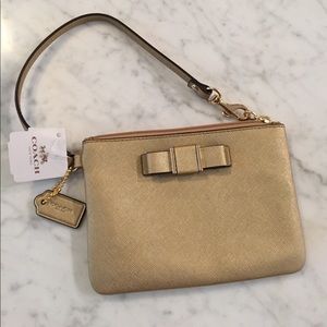 Coach Darcy Bow Small Wristlet - Gold