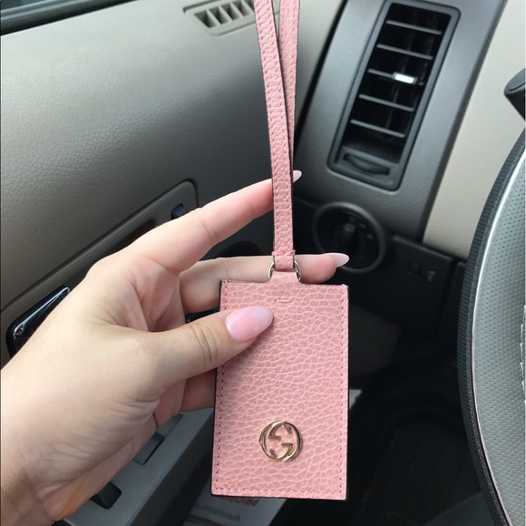40 Off Gucci Accessories Gucci Swing Baby Pink Luggage Tag bag 40-off-gucci-accessories-gucci-swing-baby-pink-luggage-tag-bag
