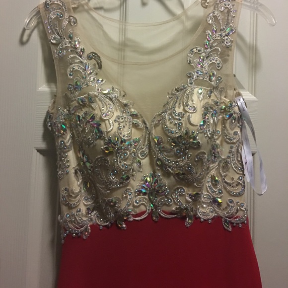 RED LONG PRETTY DRESS - Picture 2 of 4