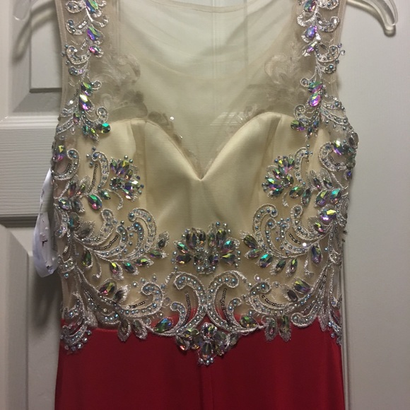 RED LONG PRETTY DRESS - Picture 3 of 4