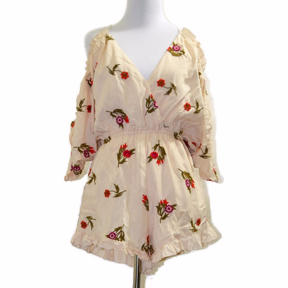 HP ❤️❤️NWOT Lovers + Friends Revolve Flower Romper - Picture 3 of 8