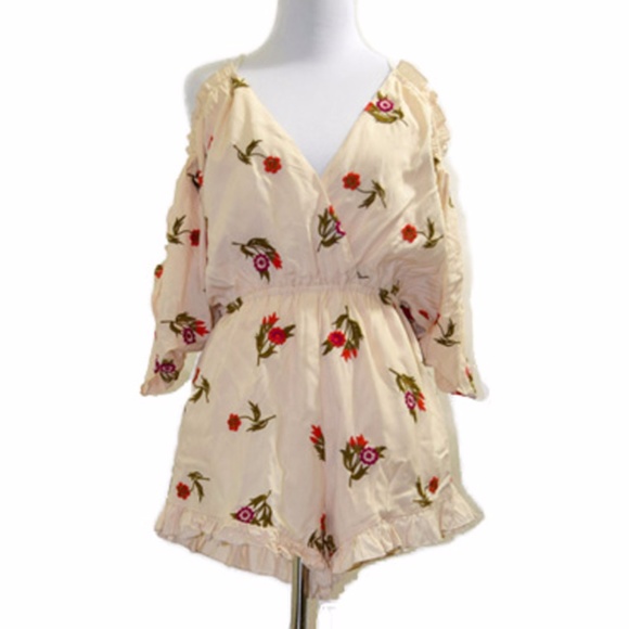 HP ❤️❤️NWOT Lovers + Friends Revolve Flower Romper - Picture 3 of 8