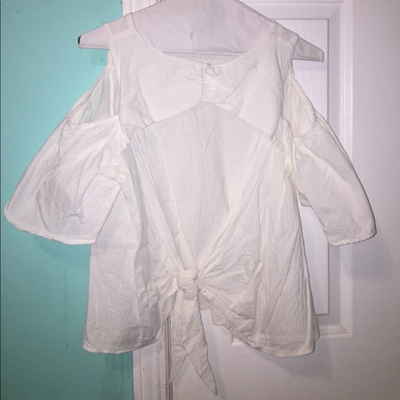 Super cute cold shoulder, open back blouse - Picture 2 of 2