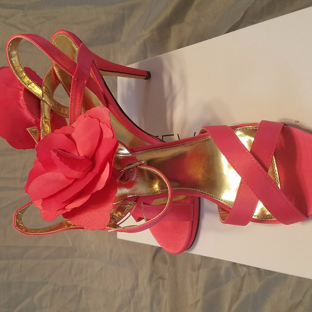 Beautiful Pink heels with Flower accent - Picture 3 of 4