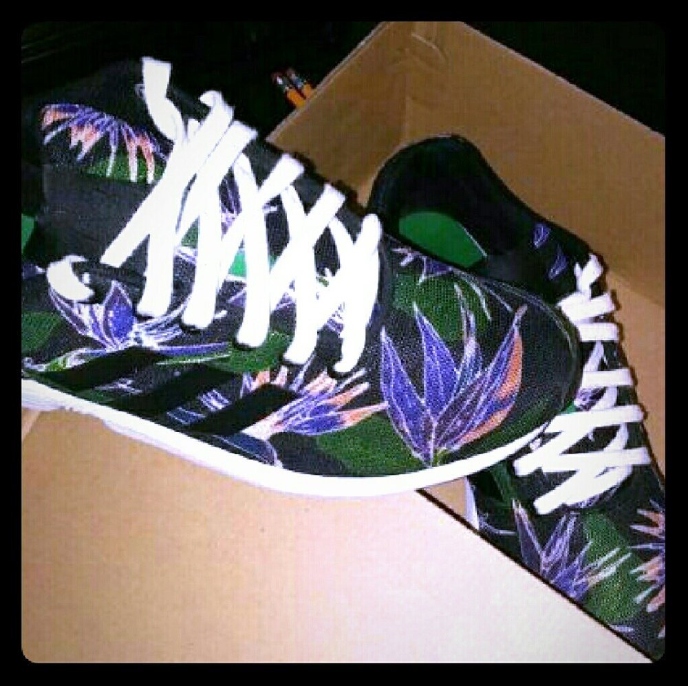 Size 10 Men Adidas fluxes