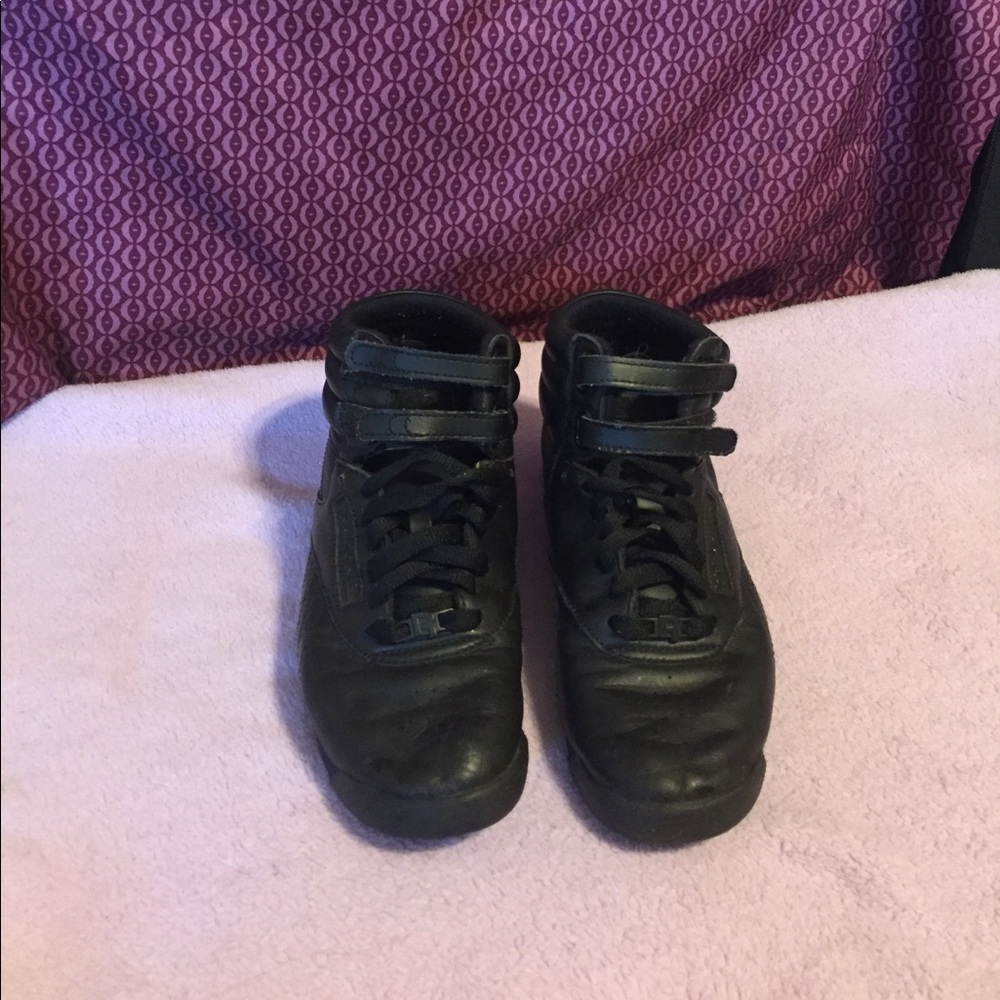 Reebok classics black sneaker size 7