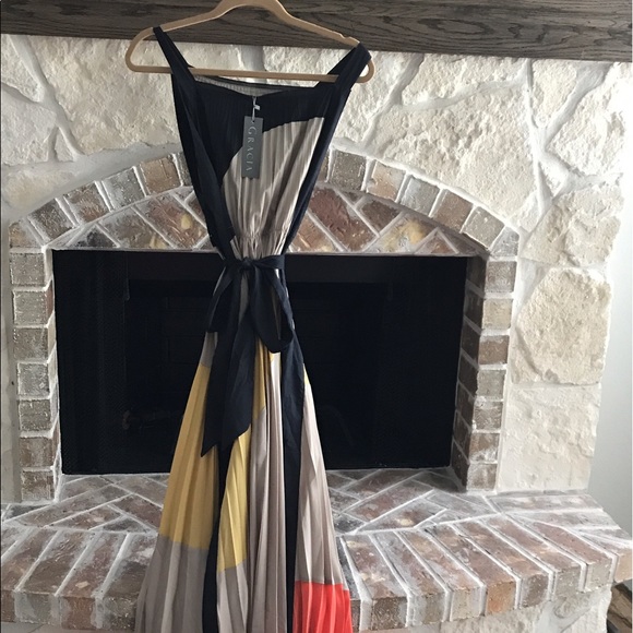 Gracia pleated color block dress Gracia pleated color block dress