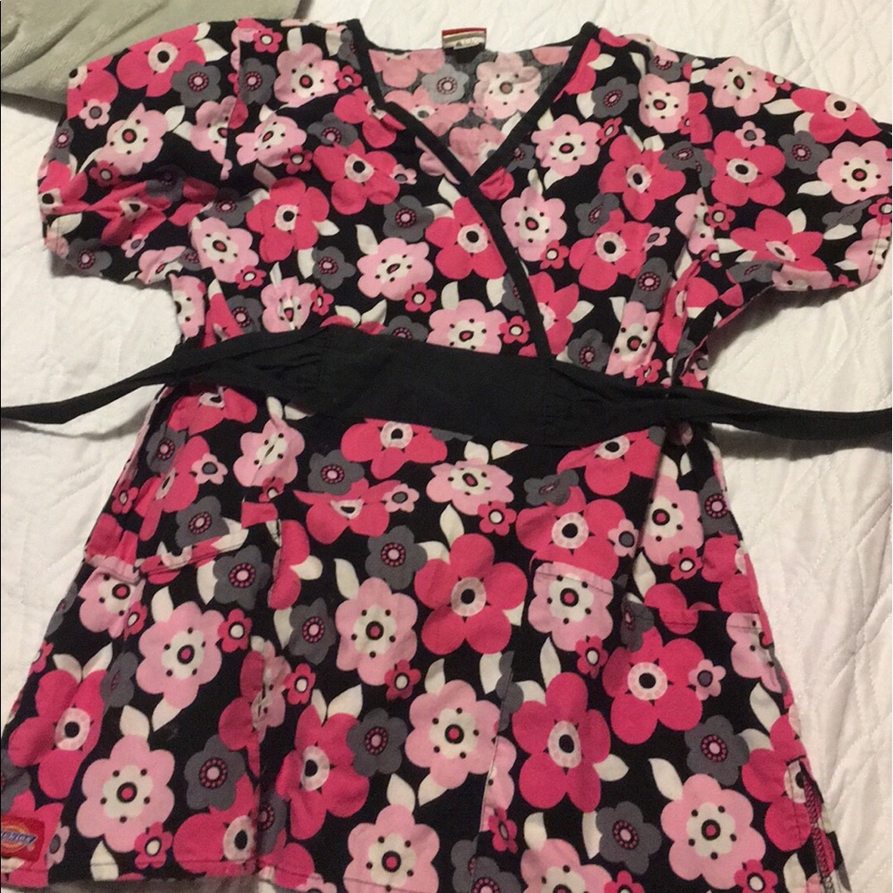 Scrub top