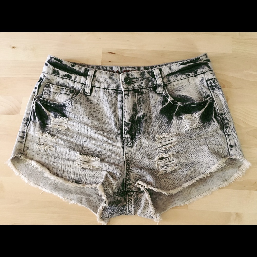 Vanilla star premium shorts from Tilly's.