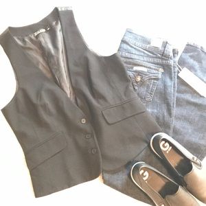 Great black vest New York & company Sz 10