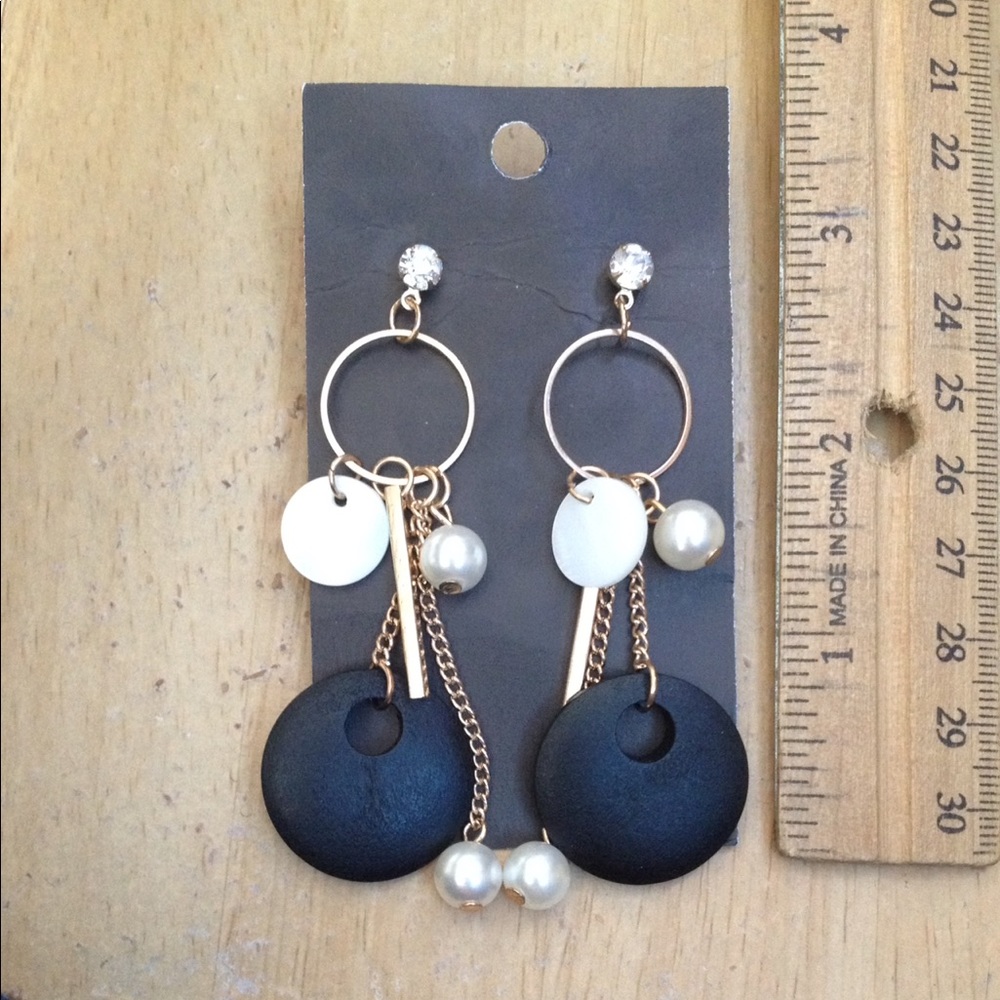Dangle Earrings - Picture 4 of 4