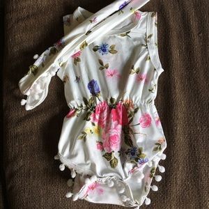 Stretchy material also comes with a wrap headband