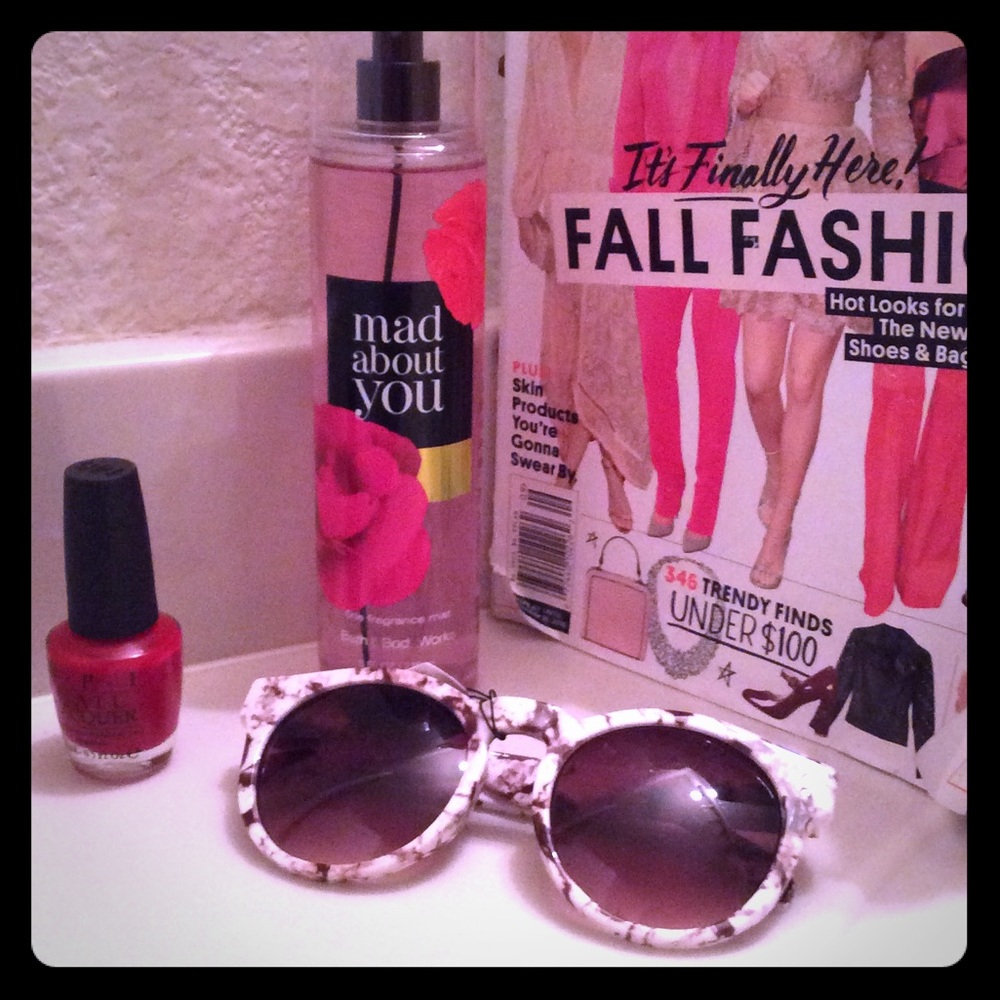 A flattering pair of shades 🕶🌸