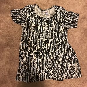 Like new lularoe perfect t