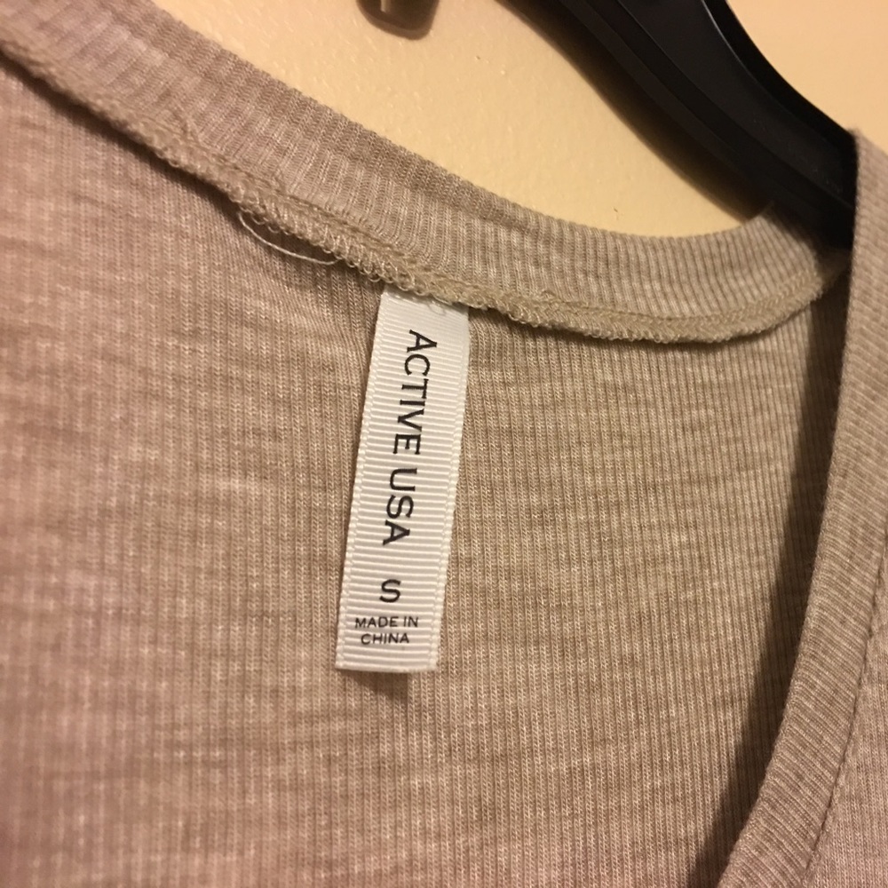 Basic Ribbed V-neck - Picture 2 of 2