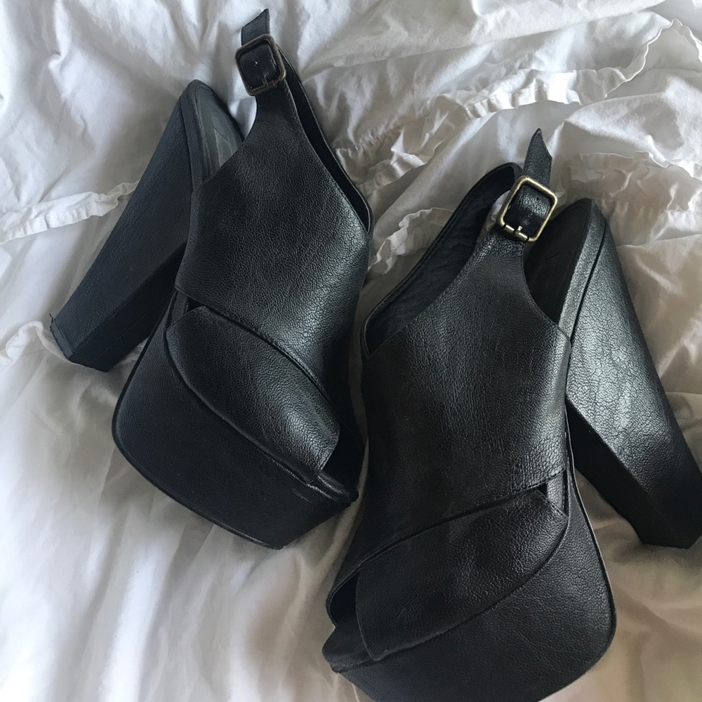 Steve Madden black chunky heels