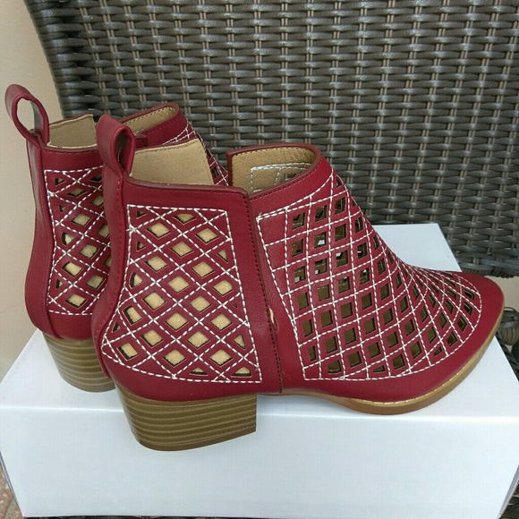 Boots - Picture 3 of 3