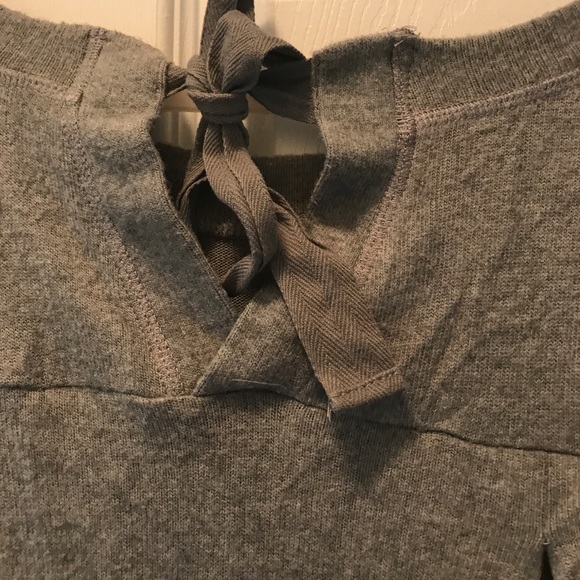XS Women's Stem brand sweater - Picture 3 of 3