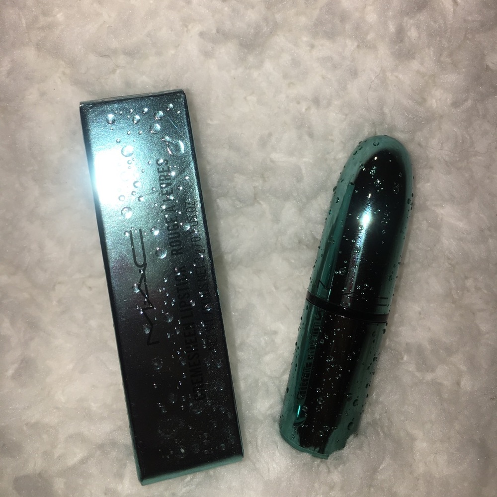 MAC ALLURING AQUATIC LIPSTICK