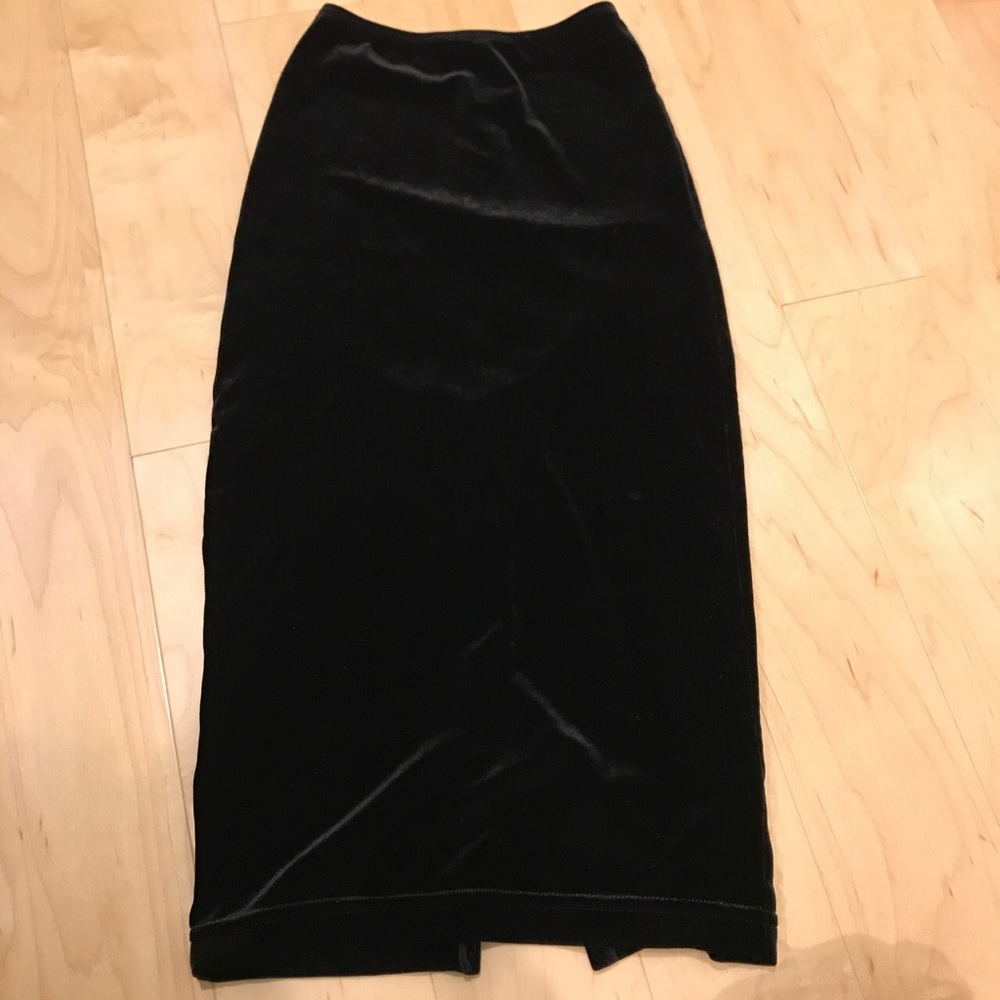 American Apparel black velvet skirt. Size XS
