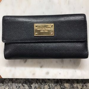 Authentic - Michael Kors Wallet