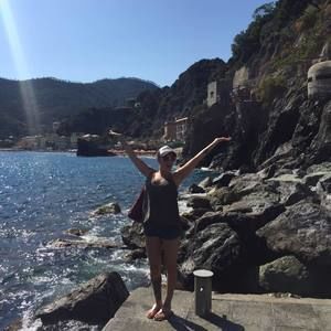 Meet your Posher, Deena