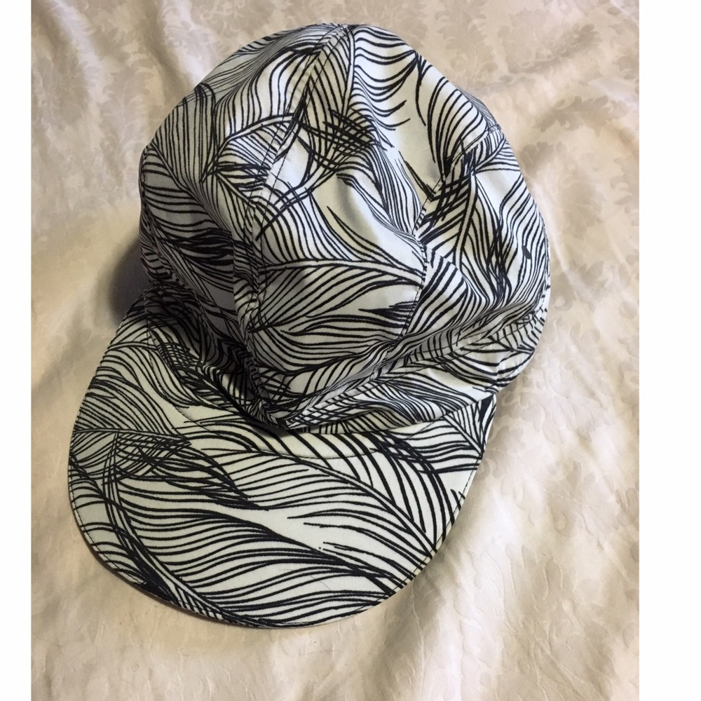 Lululemon striped runners hat