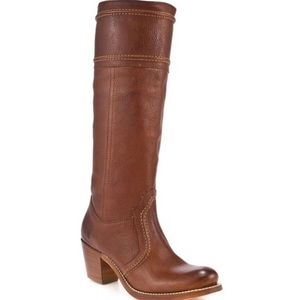 Women's Frye 14 stitch boots in chestnut