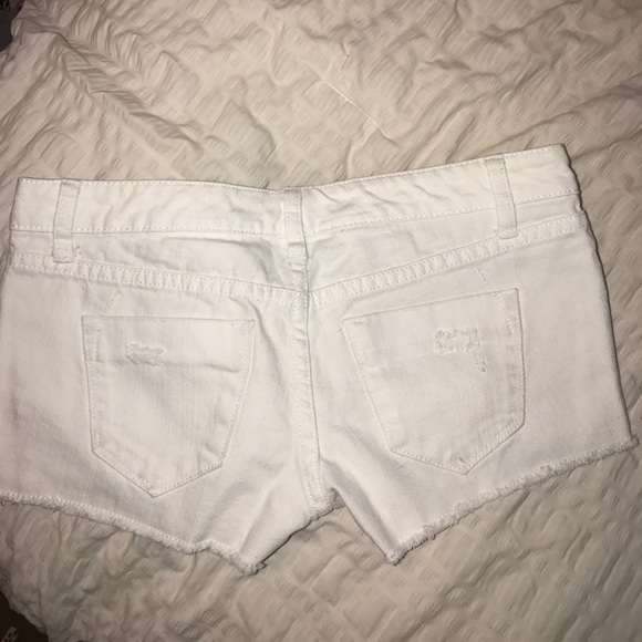 white shorts - Picture 2 of 2
